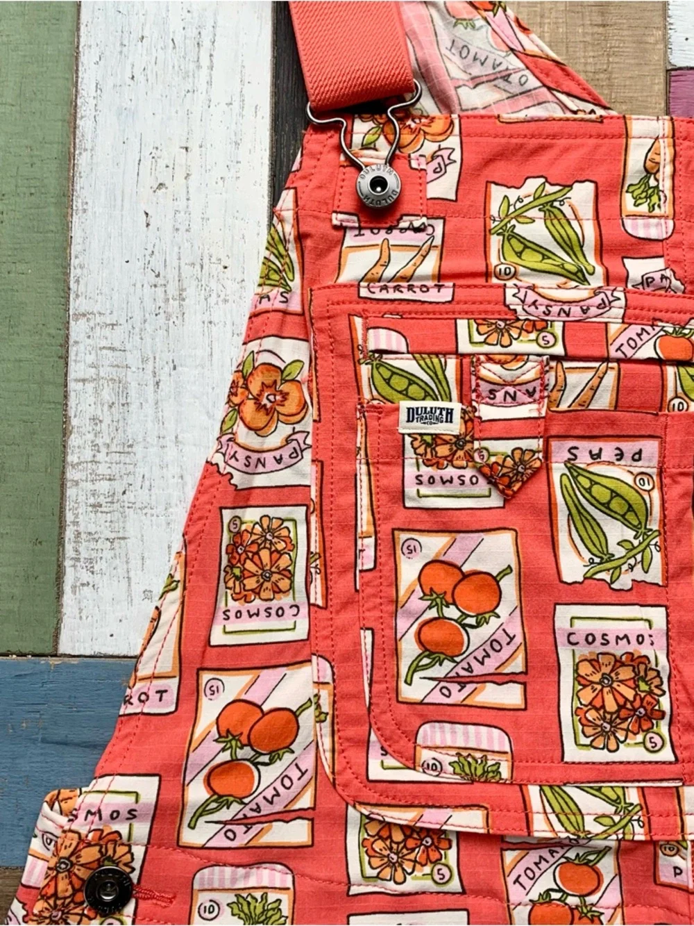 NWT Duluth Medium x31L Heirloom Gardening Bib Overalls Coral Seed Packets Farm - Picture 2 of 9